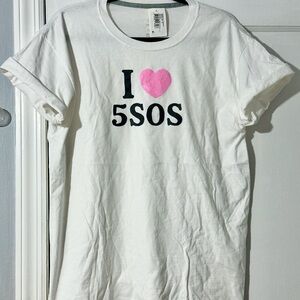 I 🩷 5SOS t shirt